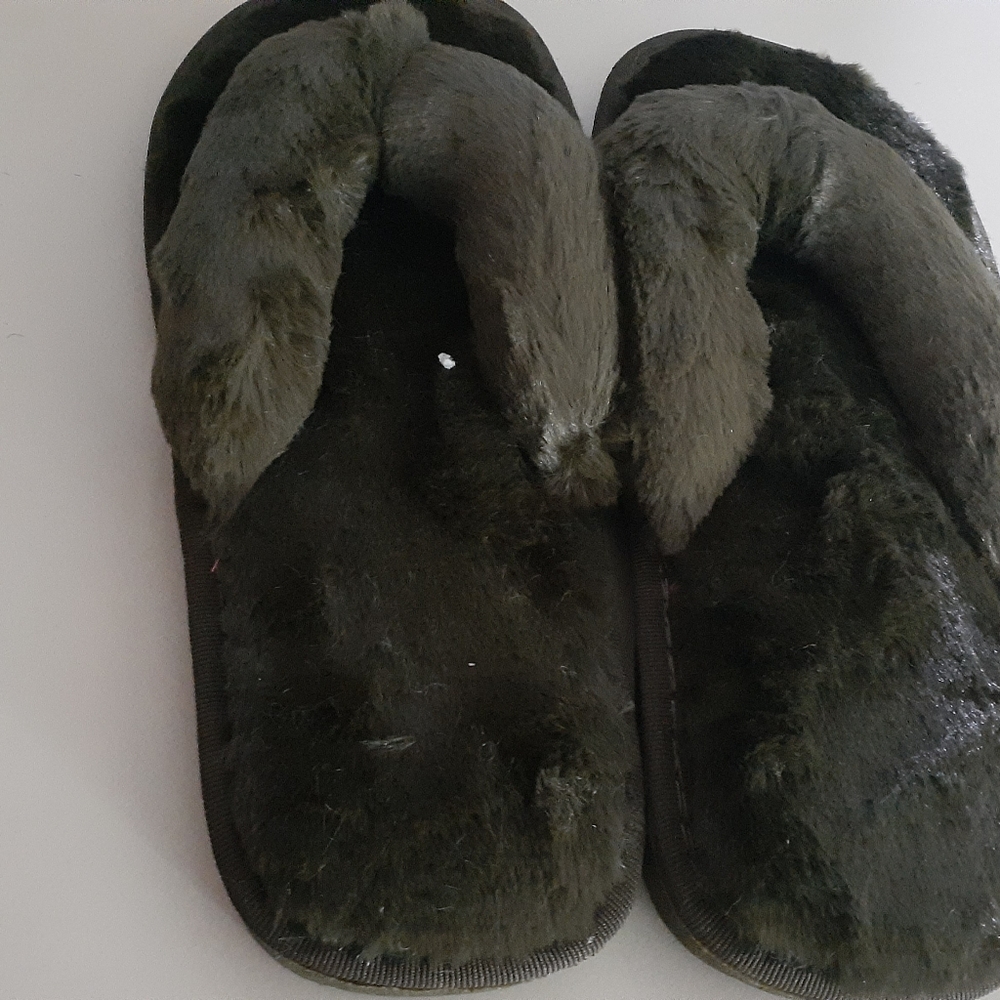 SOLD OUT Furry Sandals - Picture 5 of 10